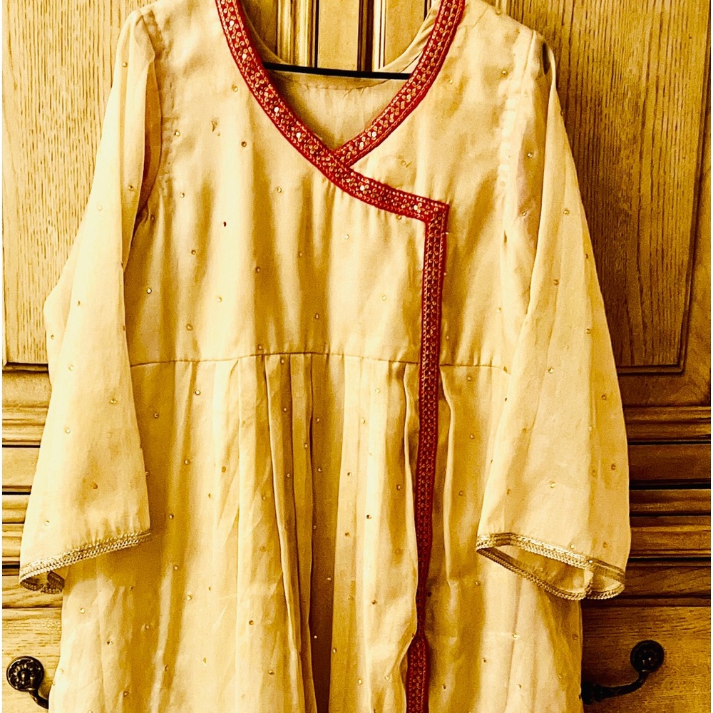 Beautiful short dress/ Used like new ,excellent condition gold with red laces.